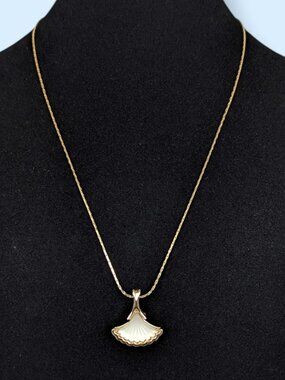 V. White Shell Shaped Pendant Necklace